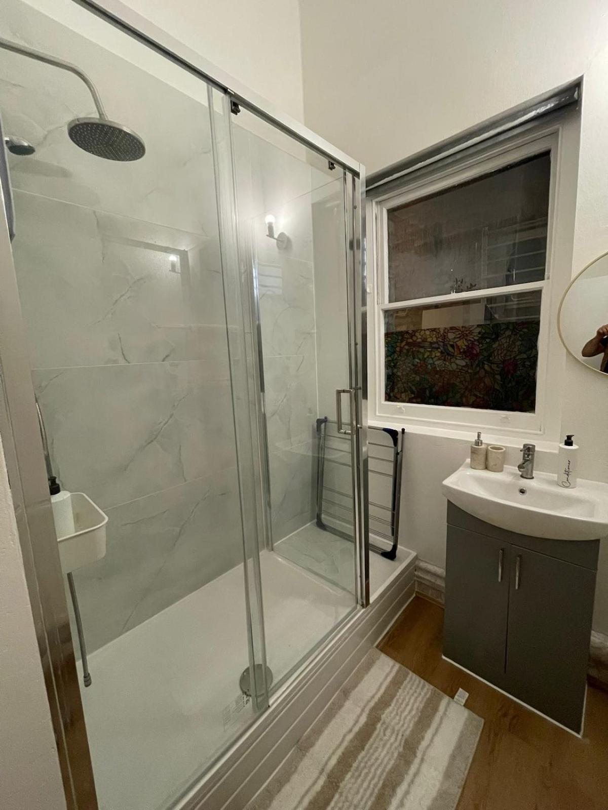 One Bedroom Flat B In Kentish Town *